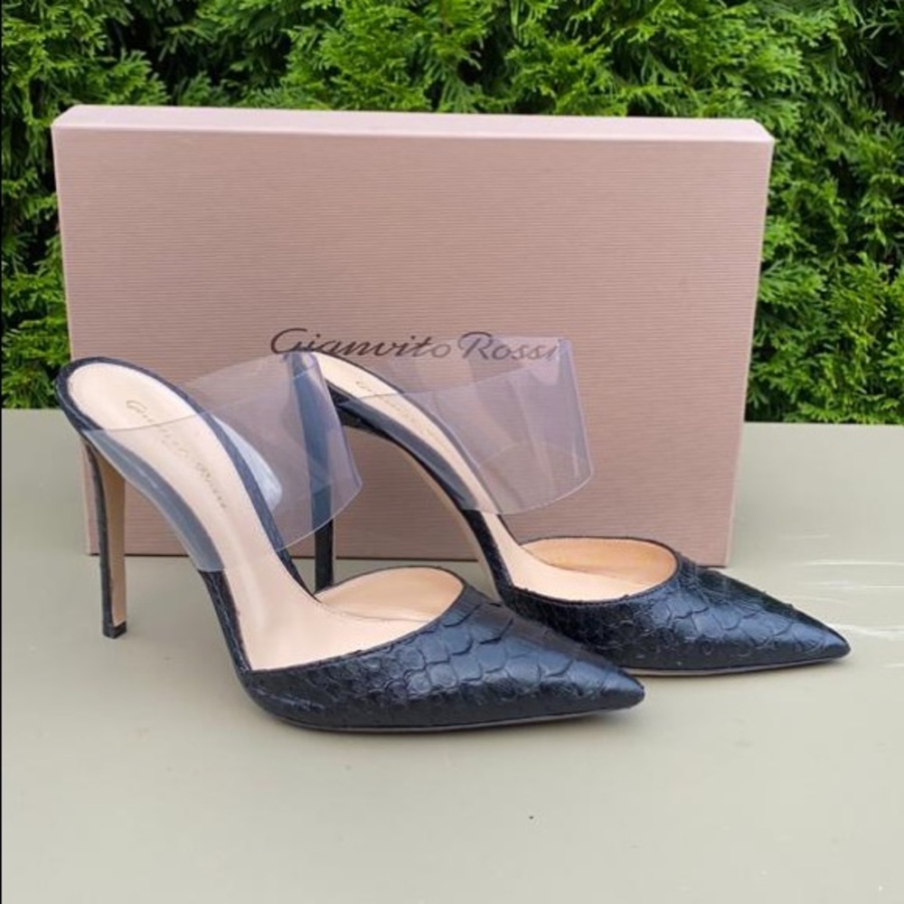 Gianvito Rossi black python leather sz 38.5 mules